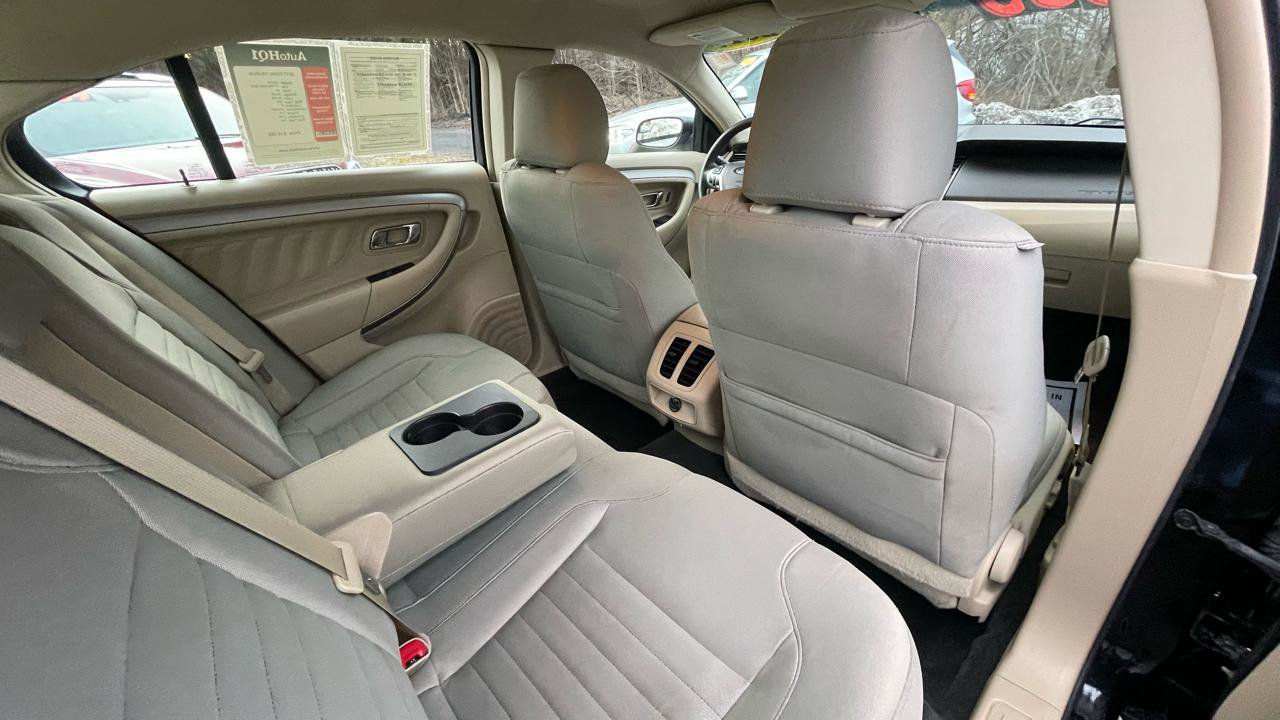 Used 2017 Ford Taurus SE image 25