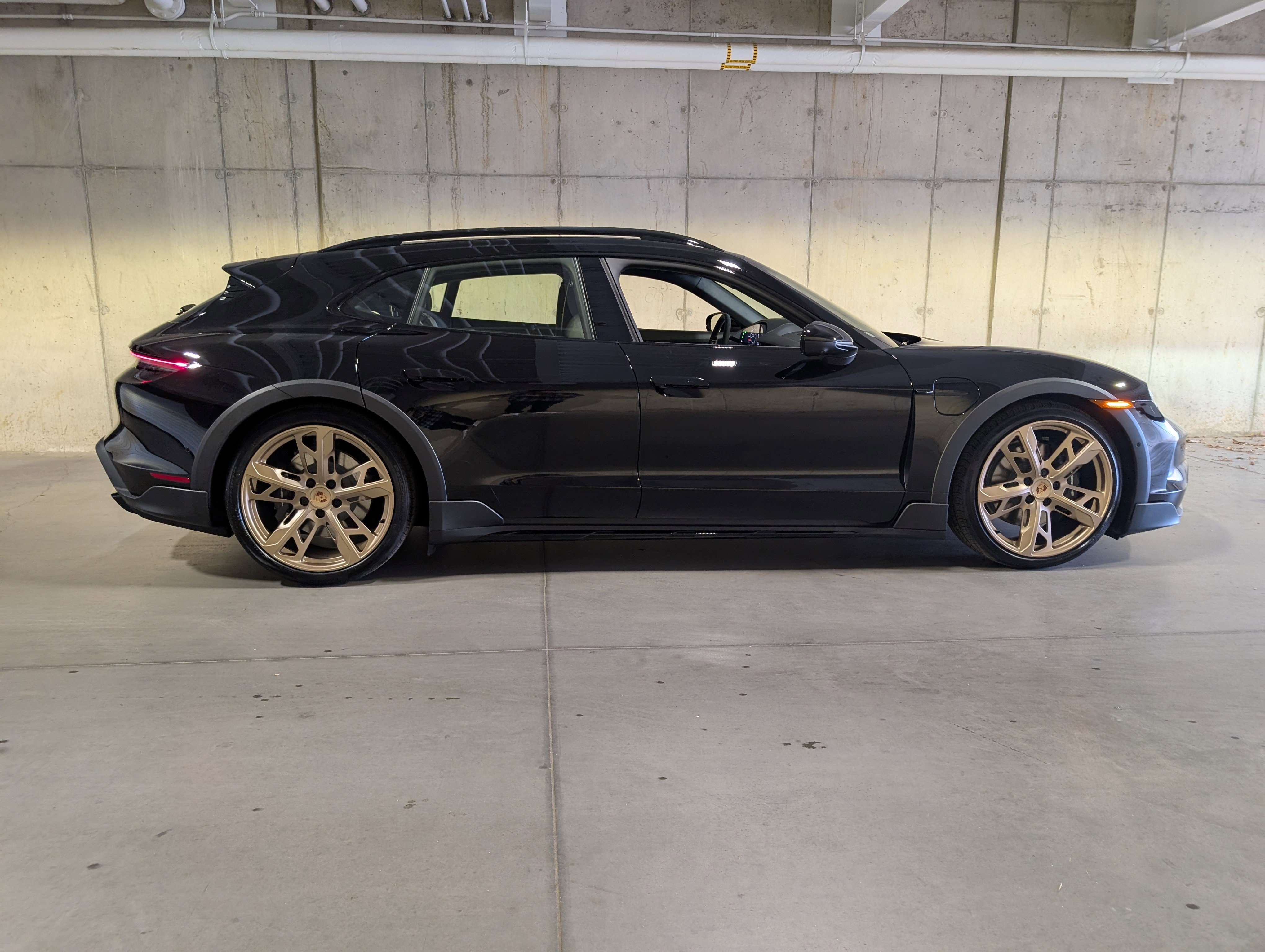 New 2026 Porsche Taycan 4 Cross Turismo image 10