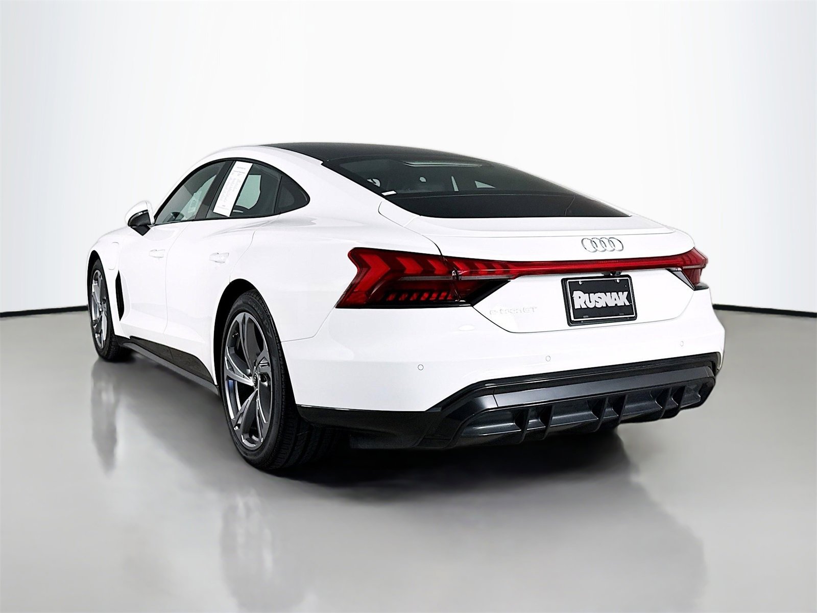 Certified 2022 Audi e-tron GT Premium Plus image 5