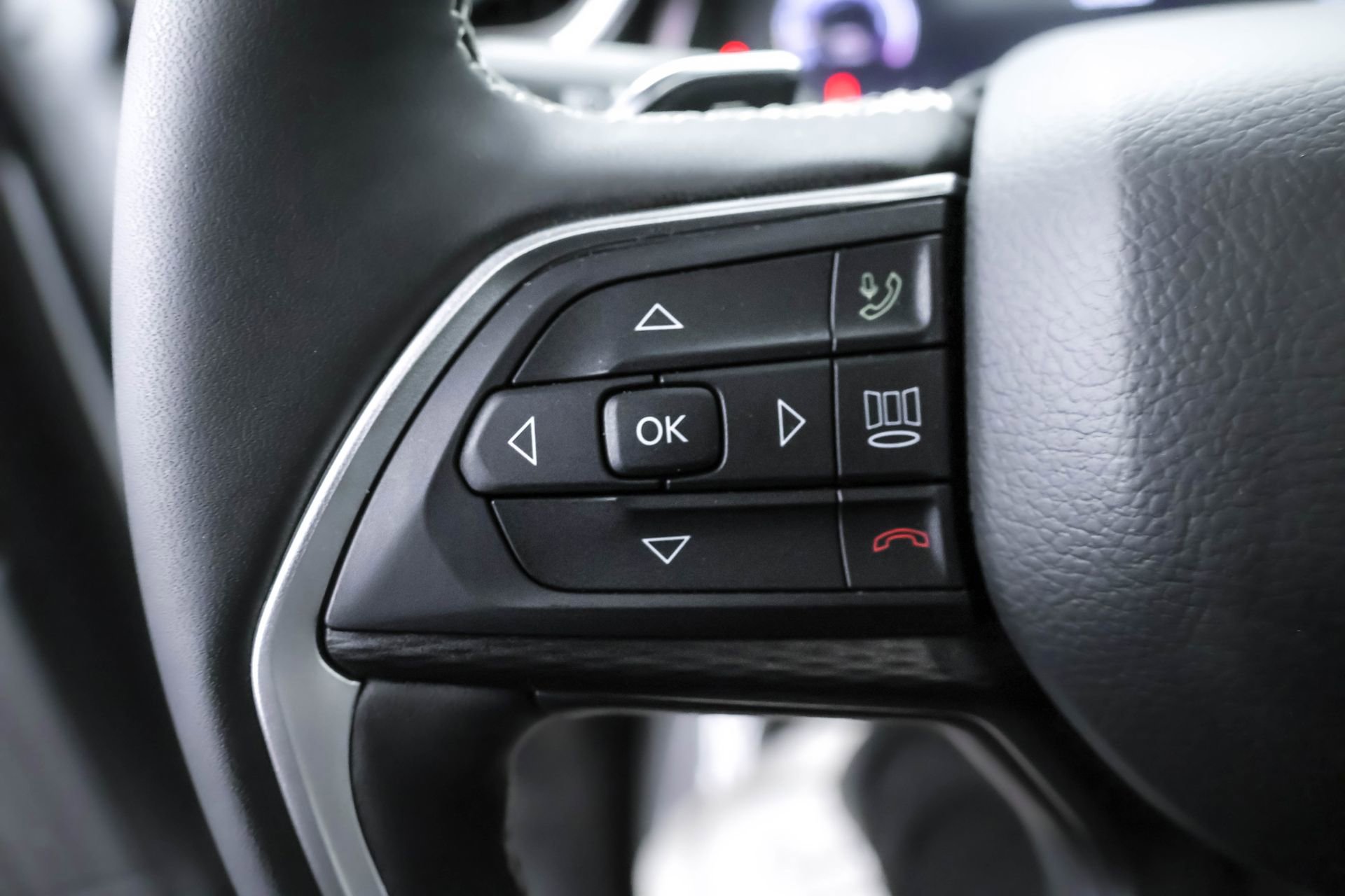 Used 2025 Jeep Grand Cherokee L Altitude image 14