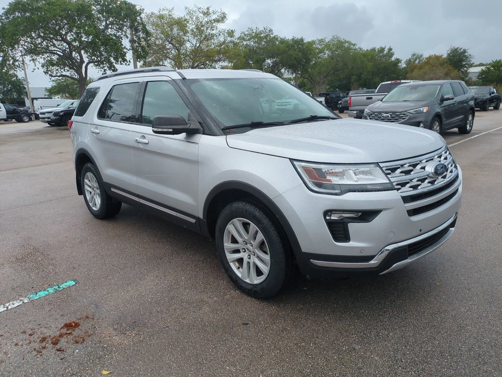 Used 2019 Ford Explorer XLT w/ Equipment Group 202A image 2