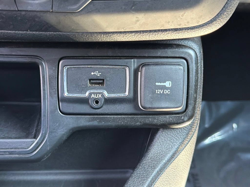 Used 2018 Jeep Renegade Latitude w/ UConnect 8.4 Nav Group FWD image 29