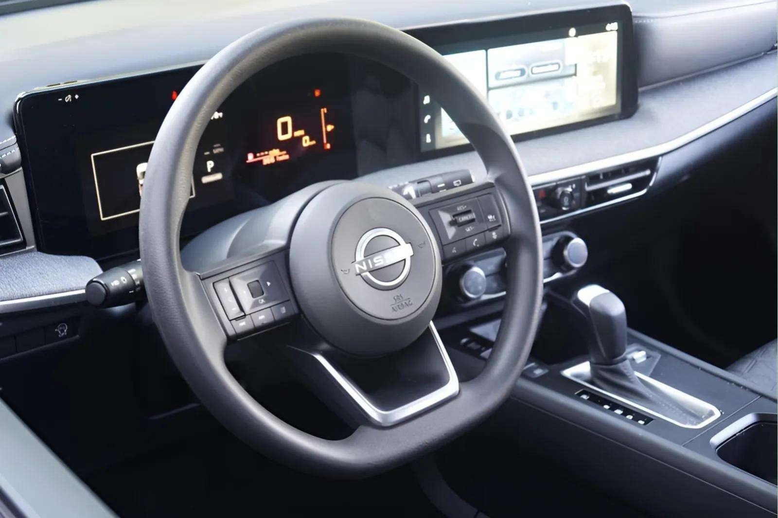 Used 2025 Nissan Kicks SV image 26