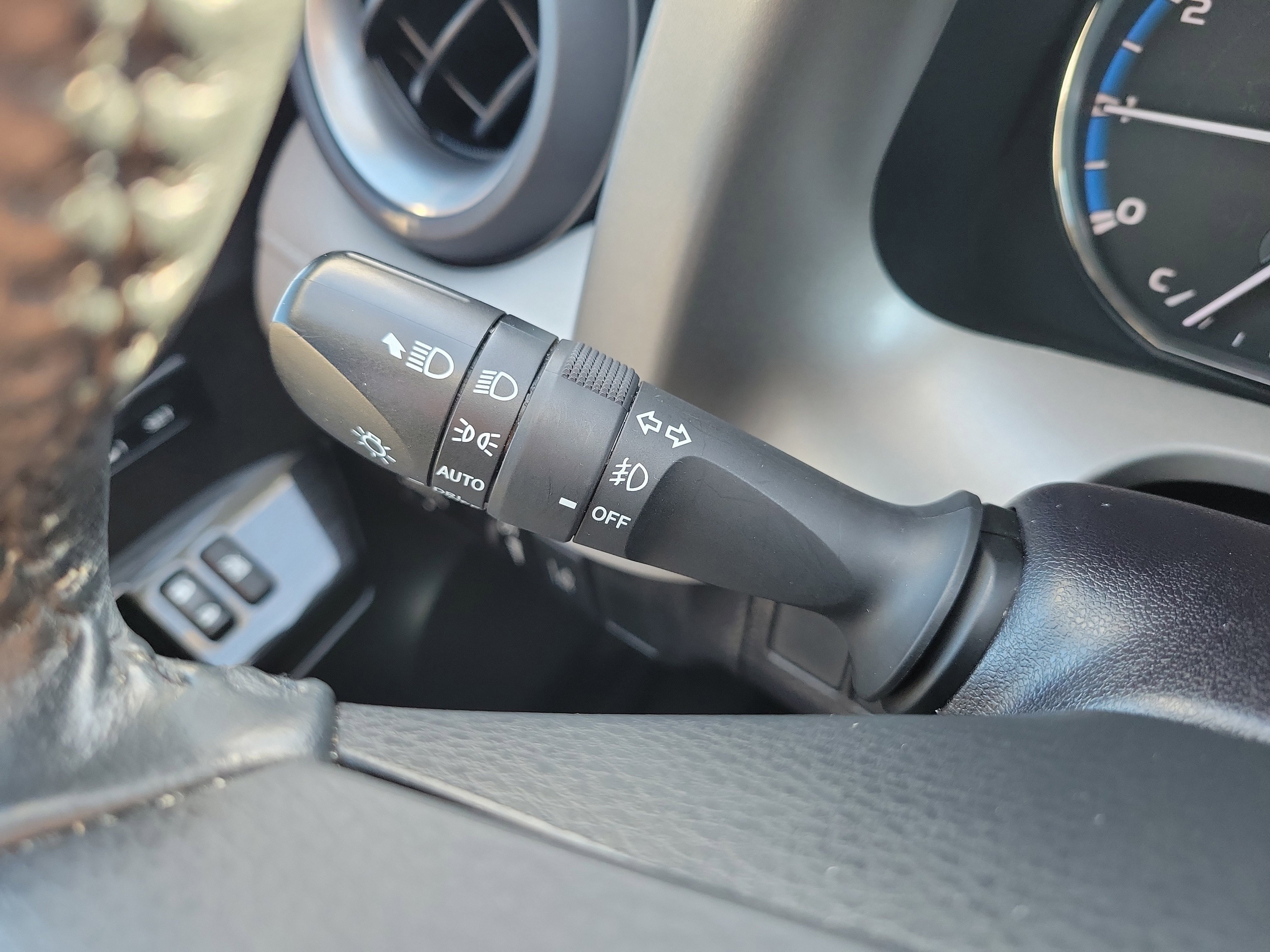 Used 2016 Toyota RAV4 Limited image 30