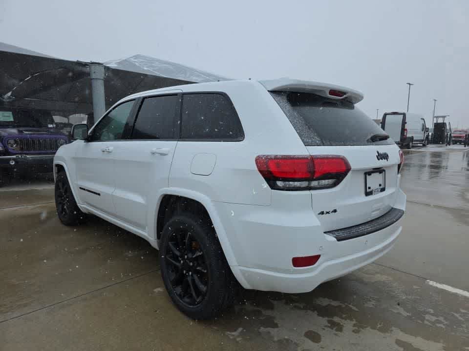Used 2022 Jeep Grand Cherokee Laredo X image 4