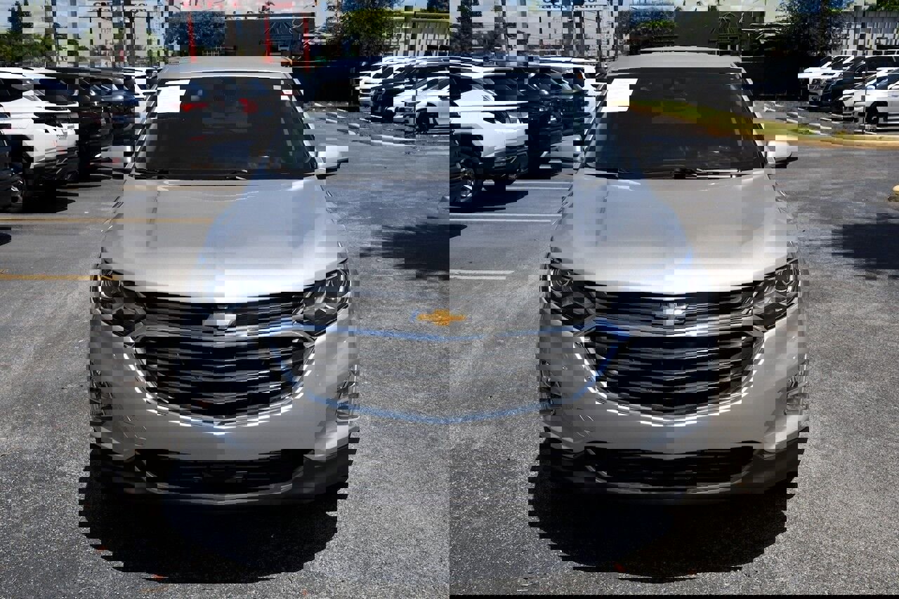 Used 2021 Chevrolet Equinox LT w/ Driver Convenience Package image 2