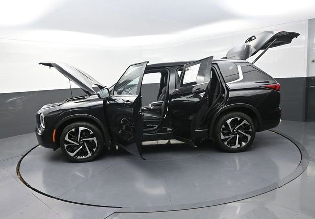 Used 2023 Mitsubishi Outlander SE image 30