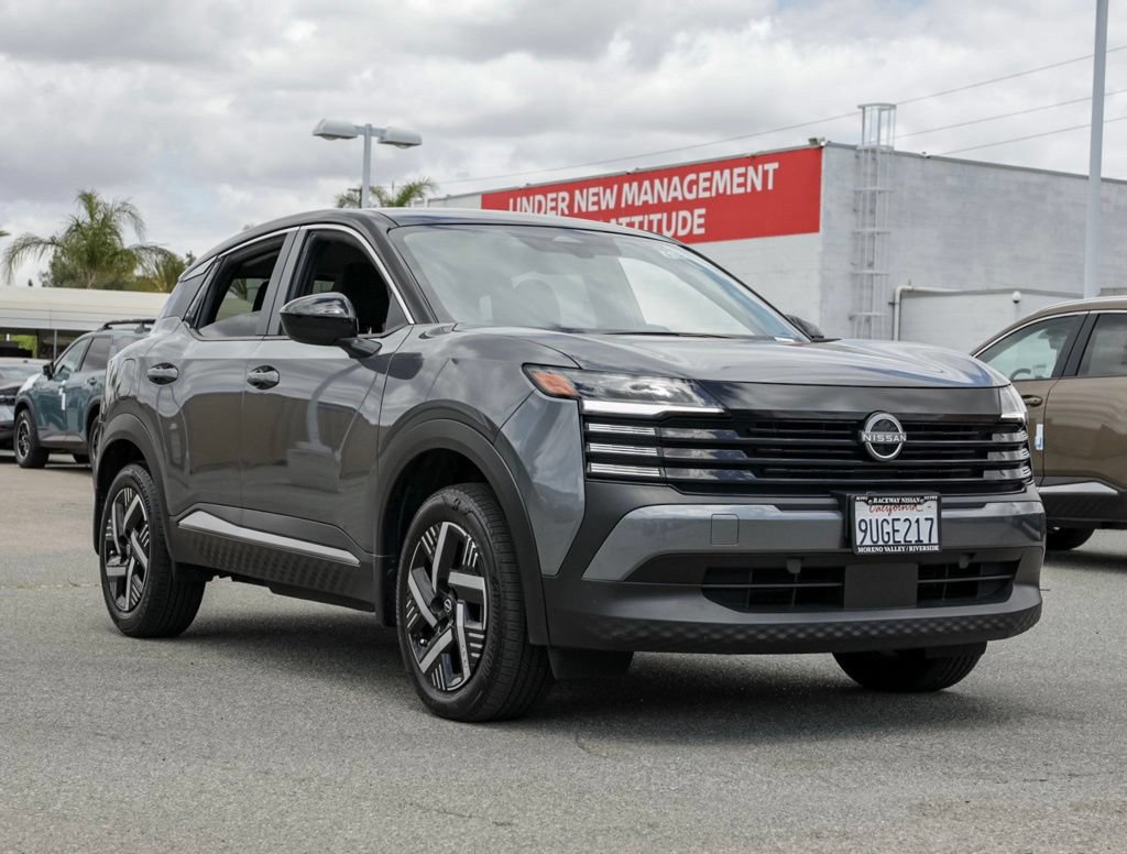 Used 2025 Nissan Kicks SV FWD image 2