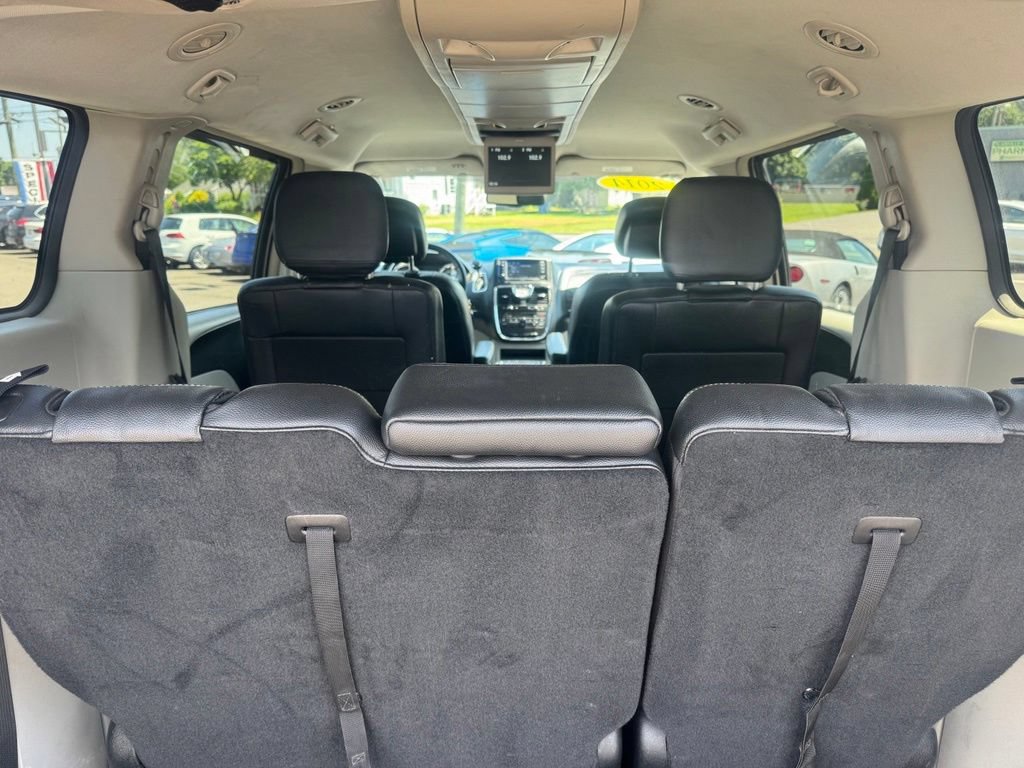 Used 2014 Chrysler Town & Country Touring FWD image 24