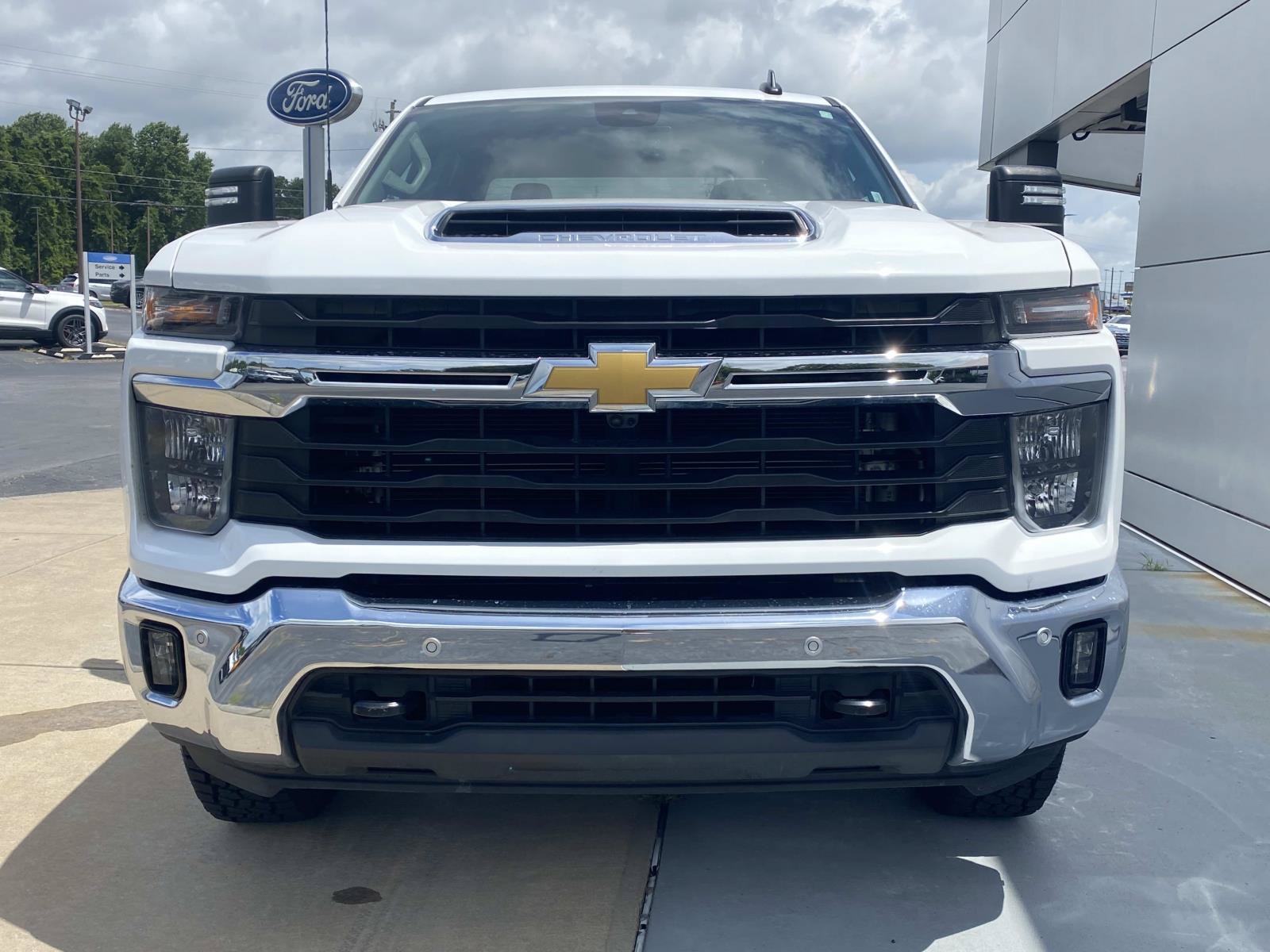 Used 2025 Chevrolet Silverado 3500 LT w/ Safety Package AWD/4WD image 13