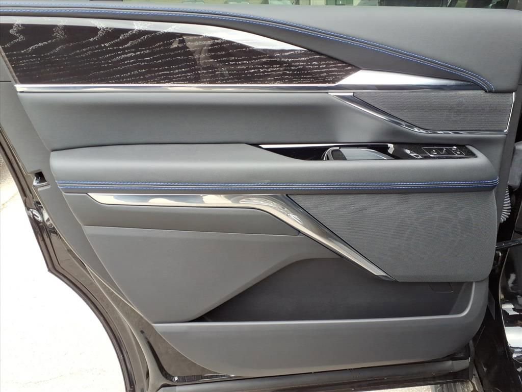 New 2026 Cadillac Escalade IQ Luxury 1 image 8