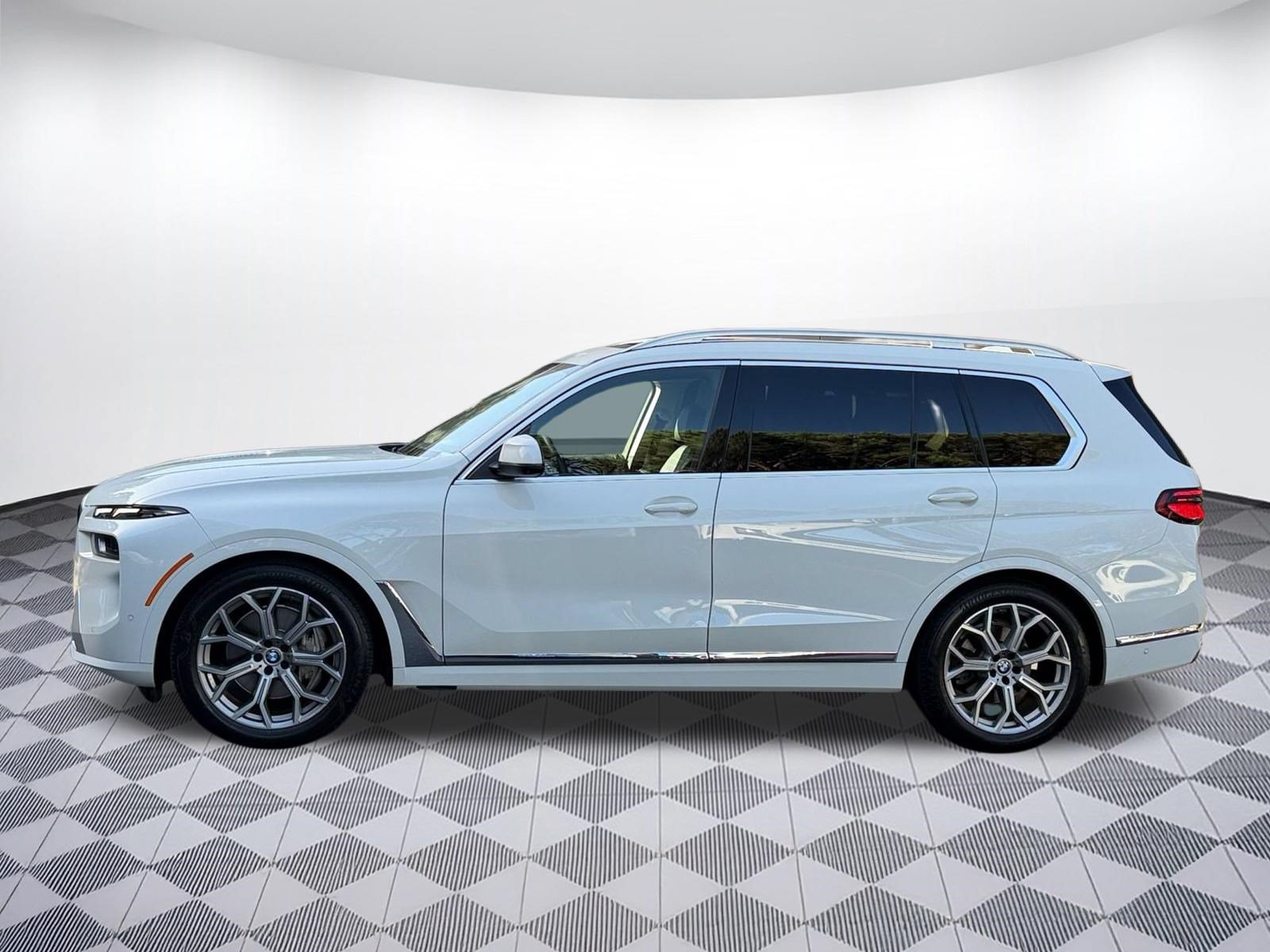 Used 2024 BMW X7 xDrive40i w/ Premium Package AWD/4WD image 2