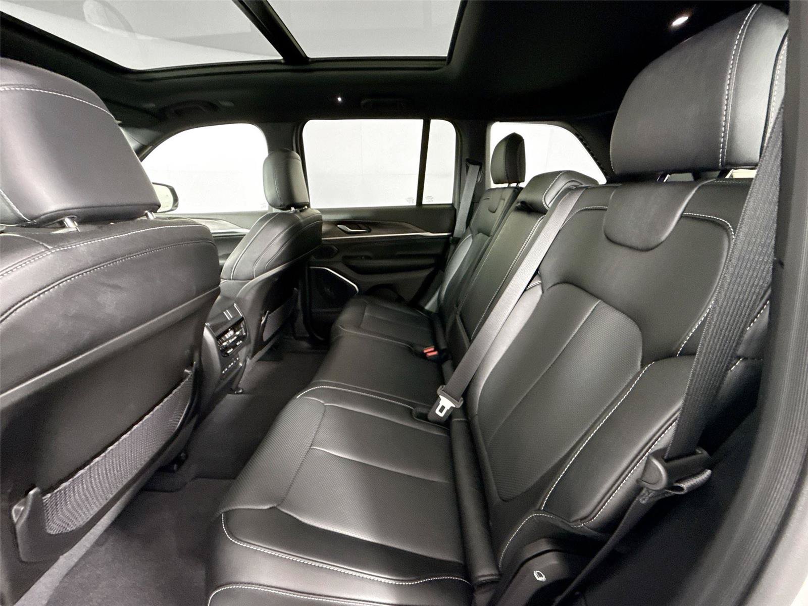 Used 2026 Jeep Grand Cherokee Limited AWD/4WD image 30
