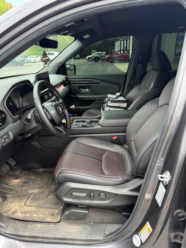 Used 2025 Honda Pilot Black Edition image 42