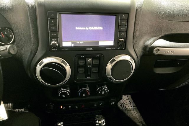 Used 2016 Jeep Wrangler Unlimited Rubicon w/ Connectivity Group image 15