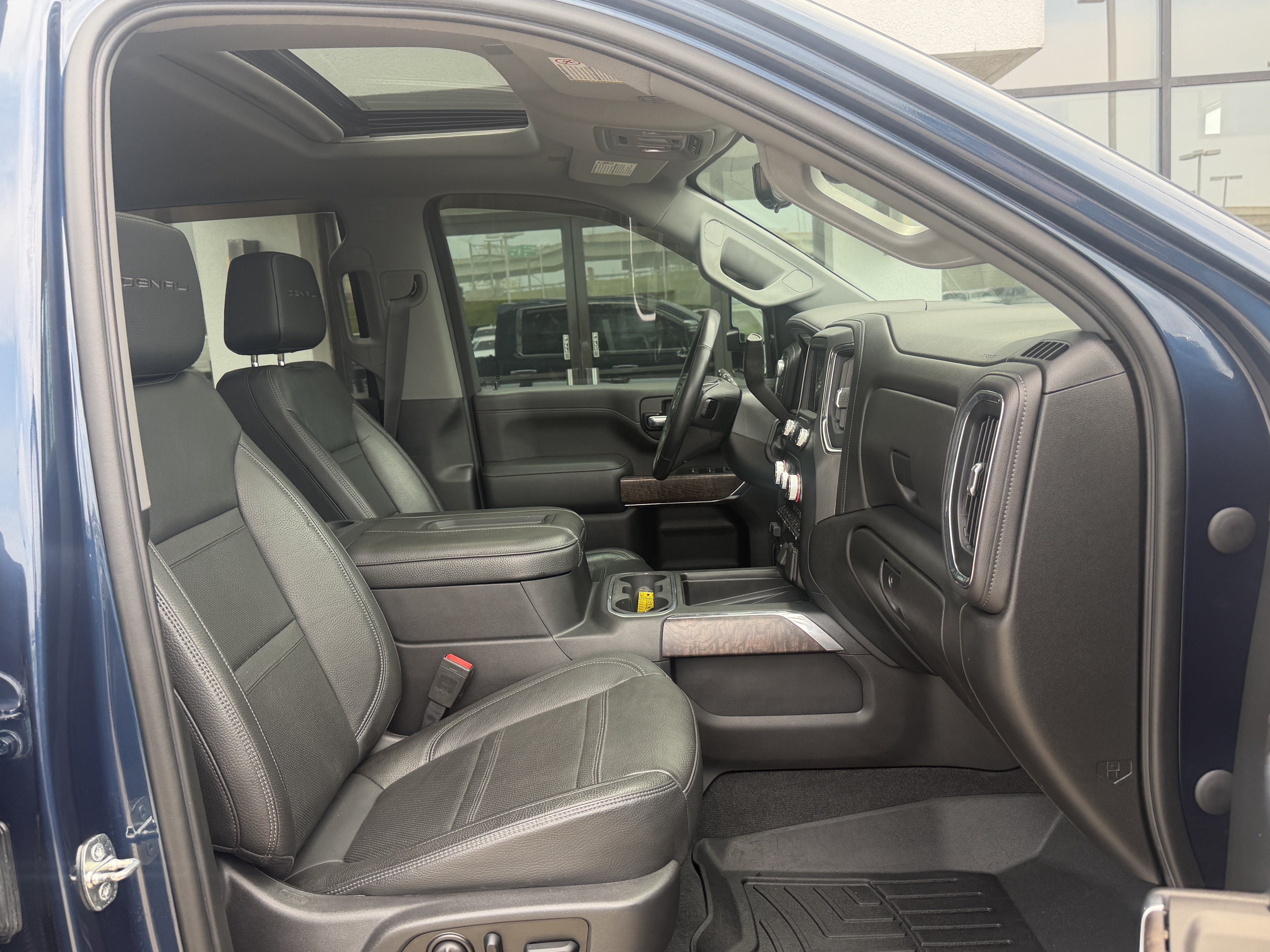 Used 2020 GMC Sierra 3500 Denali w/ Denali Ultimate Package AWD/4WD image 23