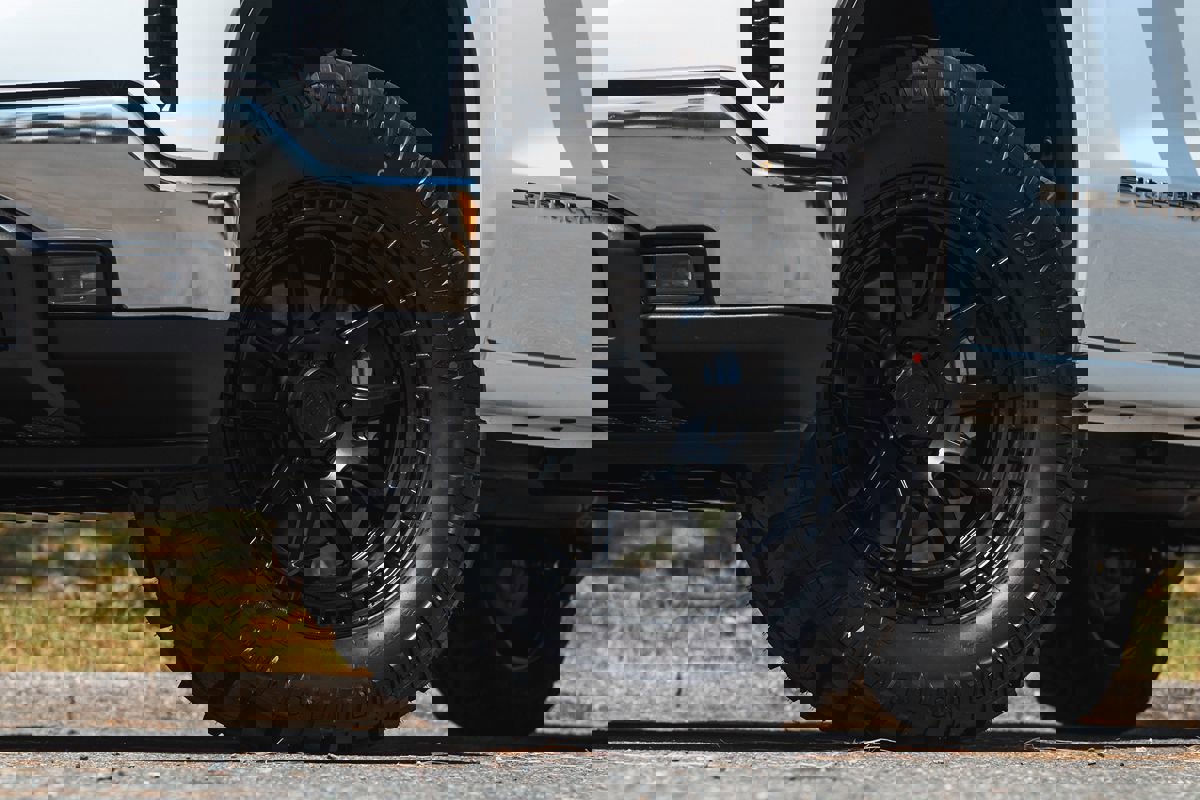 Used 2024 GMC Sierra 1500 SLT image 3