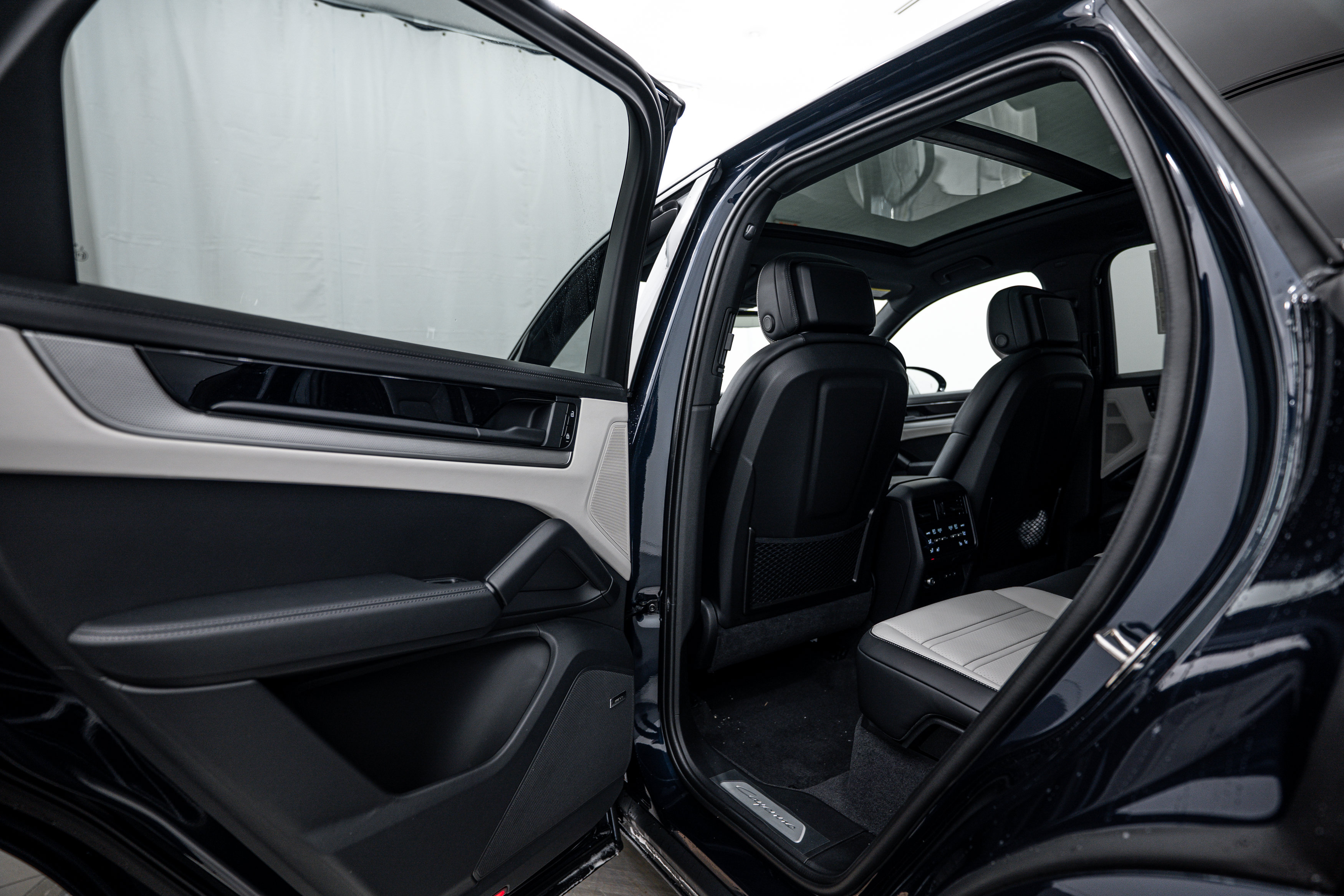 Certified 2026 Porsche Cayenne AWD/4WD image 22