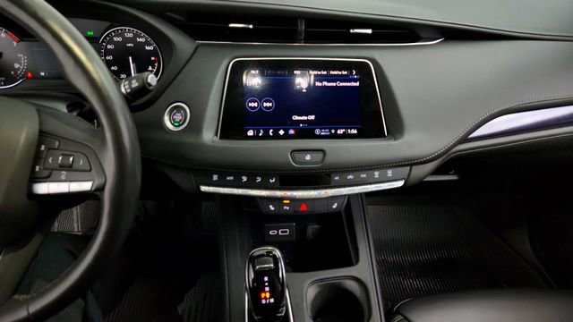 Certified 2023 Cadillac XT4 Luxury w/ Cold Weather Package image 21