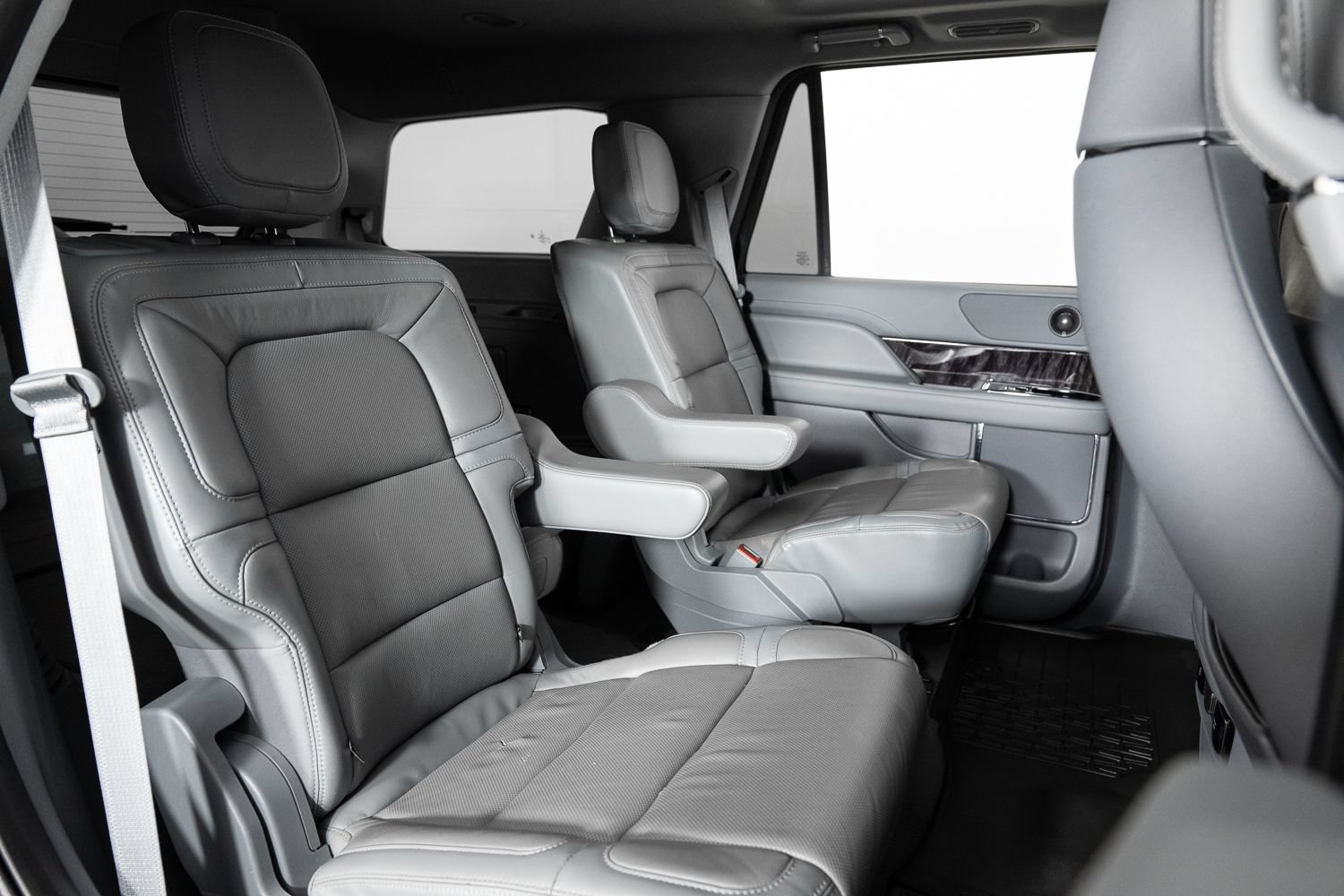Used 2021 Lincoln Navigator Reserve w/ Cargo Convenience Package AWD/4WD image 27