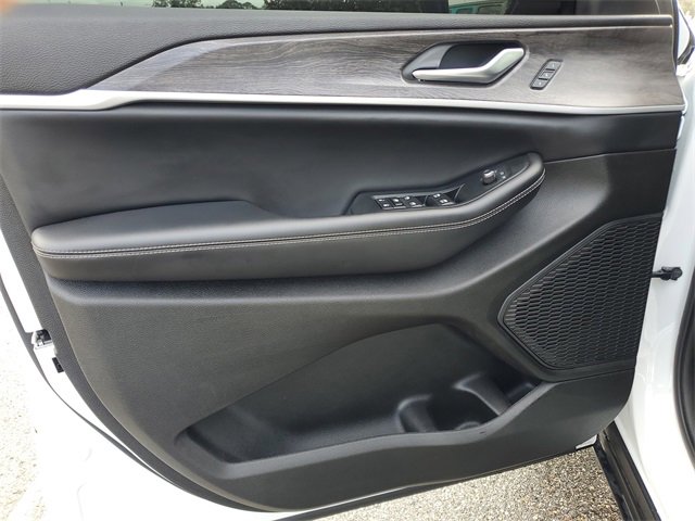 Used 2023 Jeep Grand Cherokee L Limited image 19