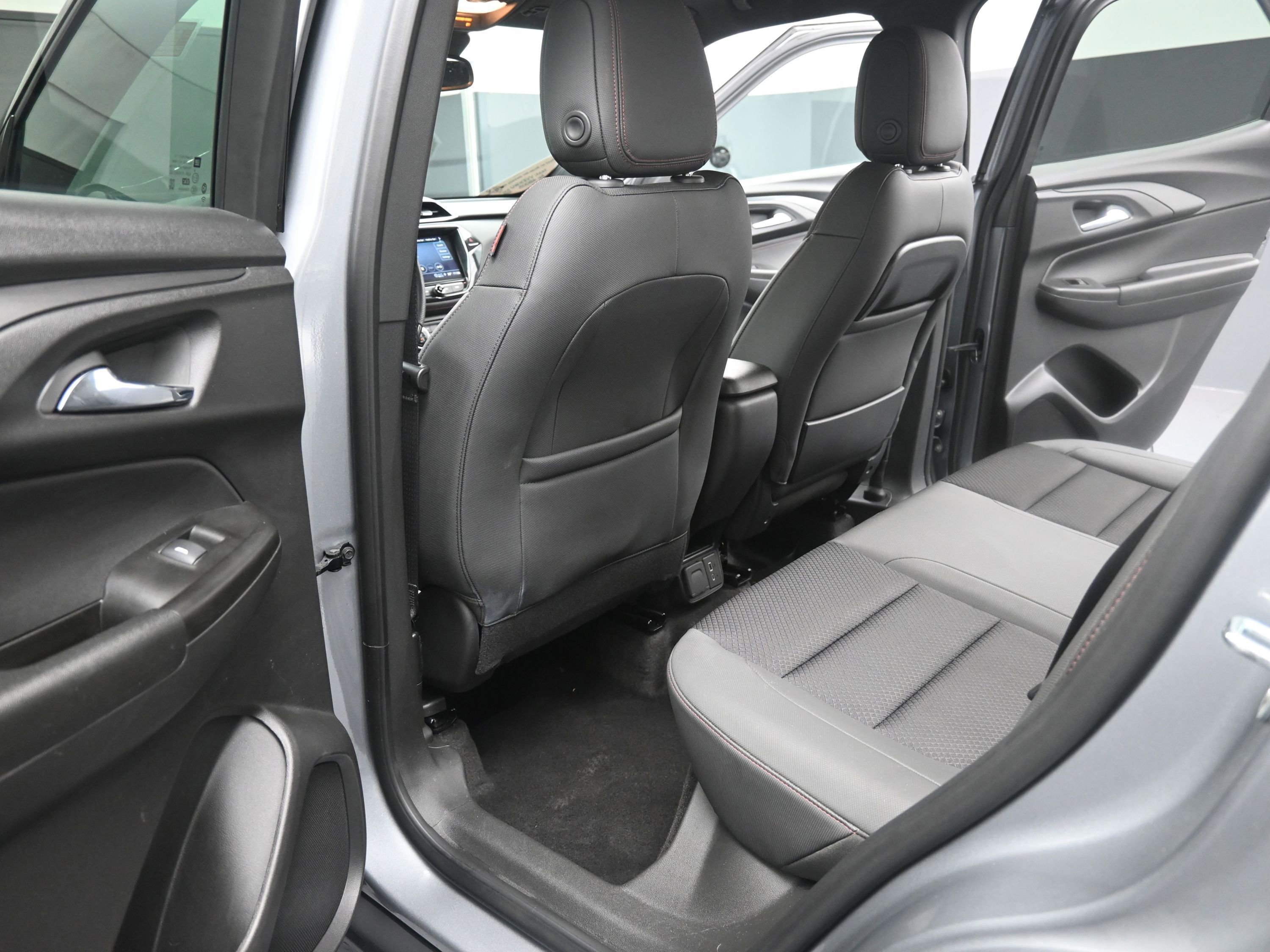 Used 2023 Chevrolet TrailBlazer RS w/ Sun and Liftgate Package image 25