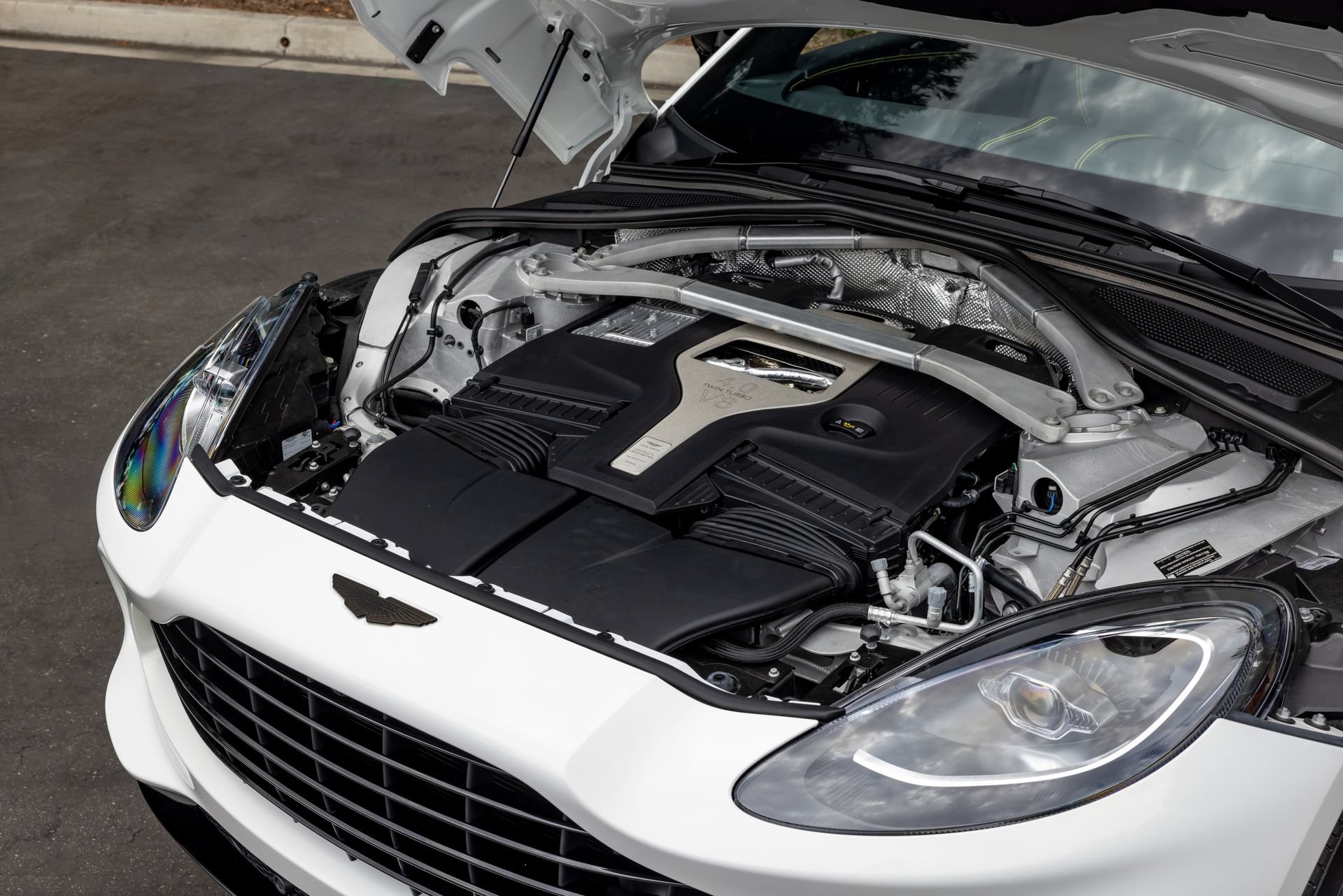 Used 2021 Aston Martin DBX AWD/4WD image 11