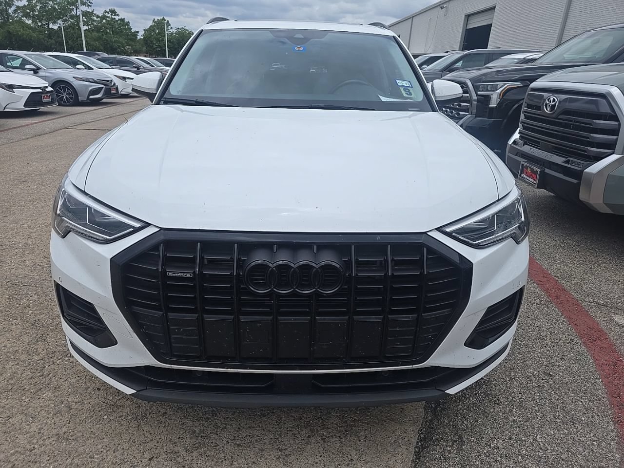 Used 2024 Audi Q3 2.0T Premium AWD/4WD image 2