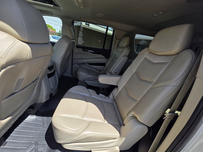 Used 2015 Cadillac Escalade ESV Luxury RWD image 17