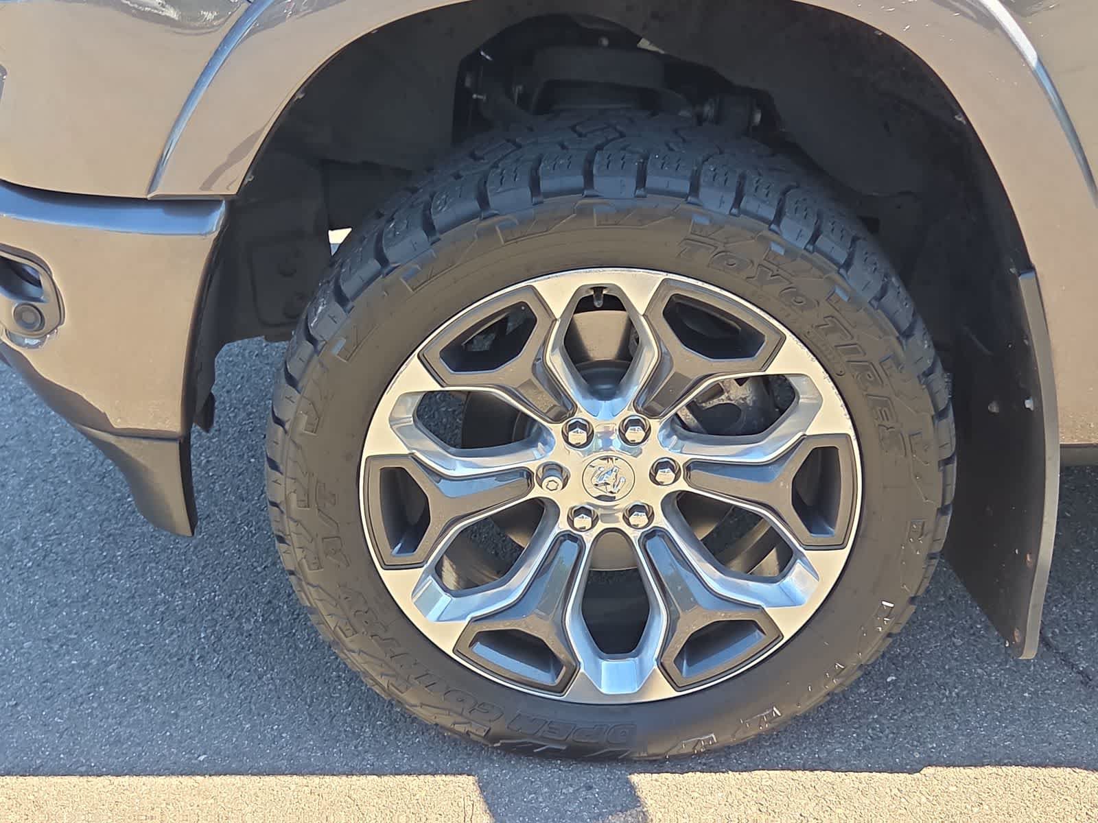 Used 2022 RAM 1500 Limited w/ Body-Colour Bumper Group AWD/4WD image 16