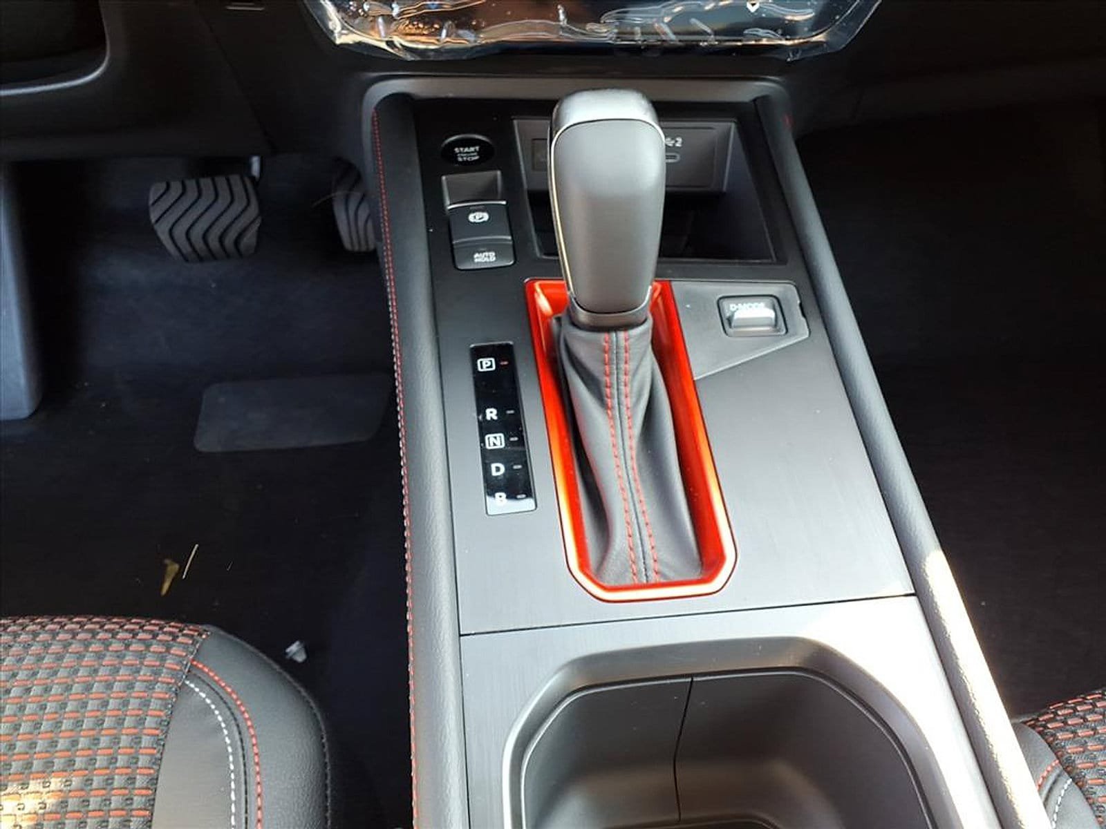 New 2026 Nissan Kicks SR w/ SR Premium Package AWD/4WD image 15