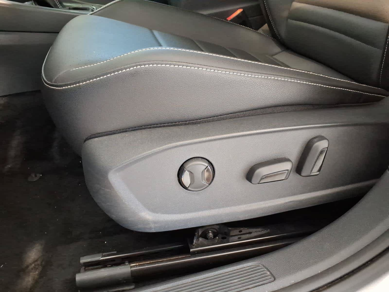Used 2023 Volkswagen Jetta SE w/ Panoramic Sunroof Package FWD image 15