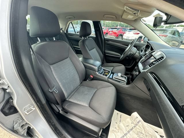 Used 2023 Chrysler 300 Touring w/ Sport Appearance Package RWD image 30