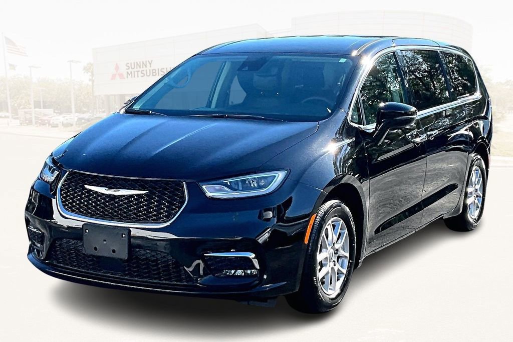 Used 2024 Chrysler Pacifica Touring-L