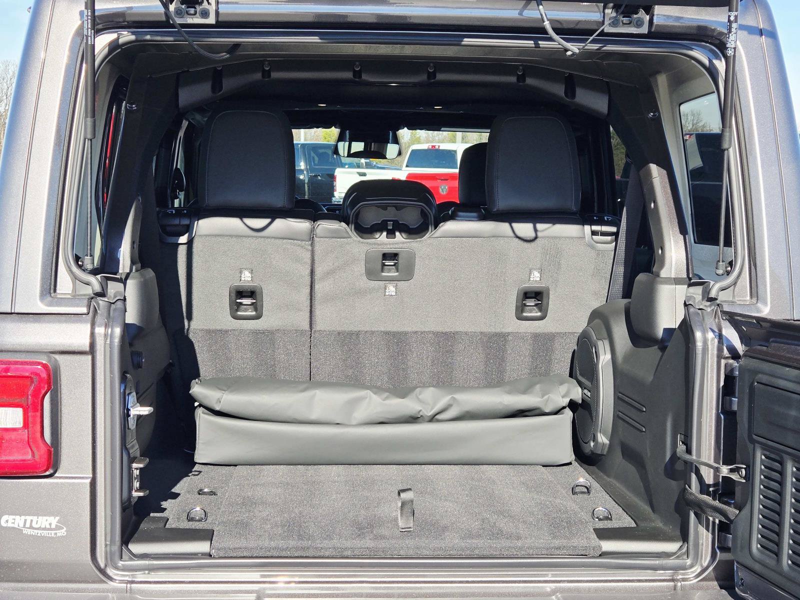 New 2026 Jeep Wrangler Unlimited Sahara AWD/4WD image 15