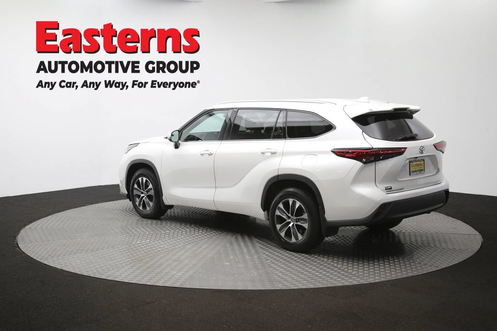 Used 2021 Toyota Highlander XLE AWD/4WD image 65