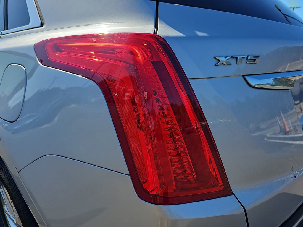 Used 2017 Cadillac XT5 Luxury w/ Driver Awareness Package image 38