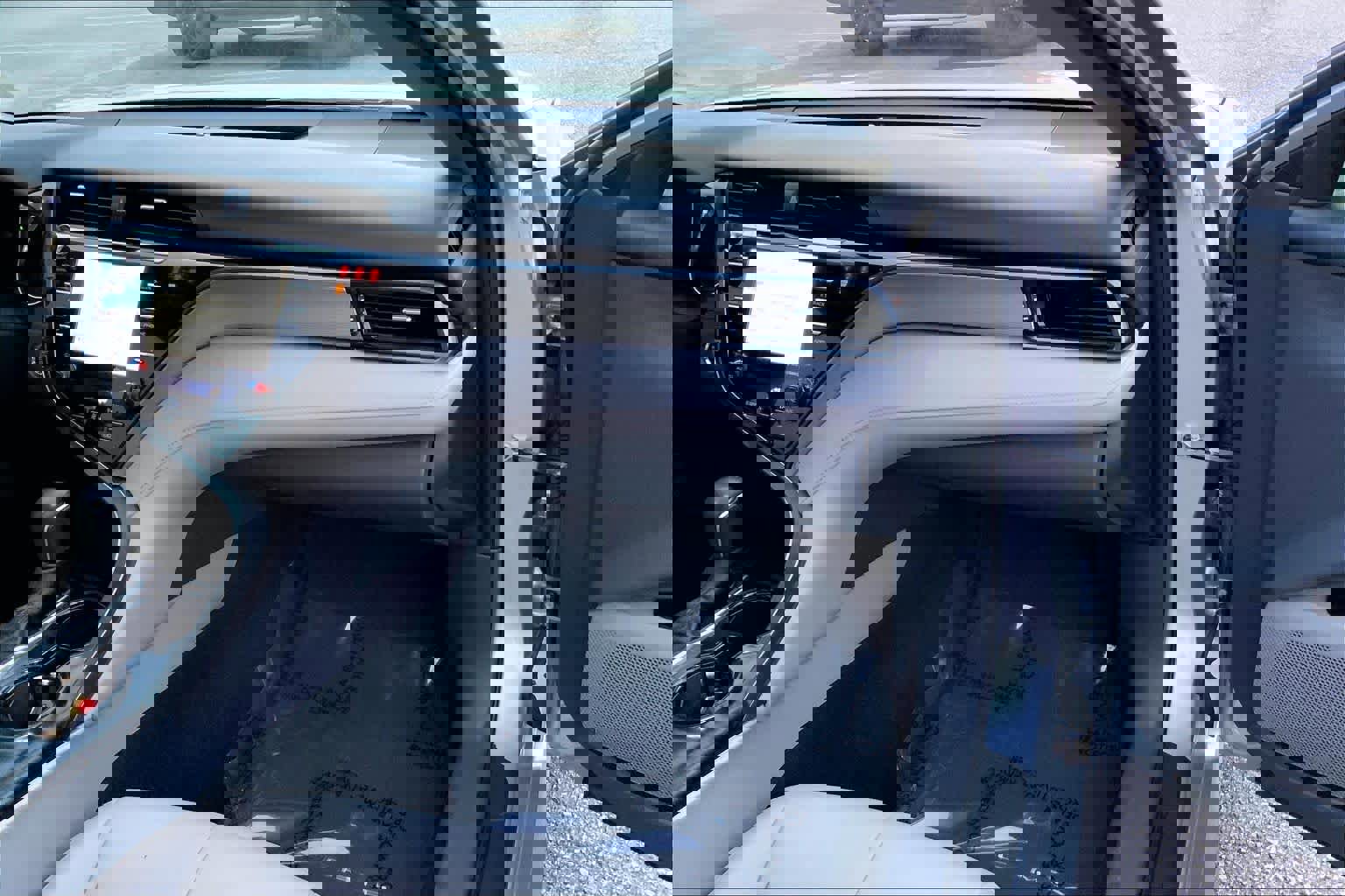 Used 2019 Toyota Camry SE w/ Audio Package FWD image 18