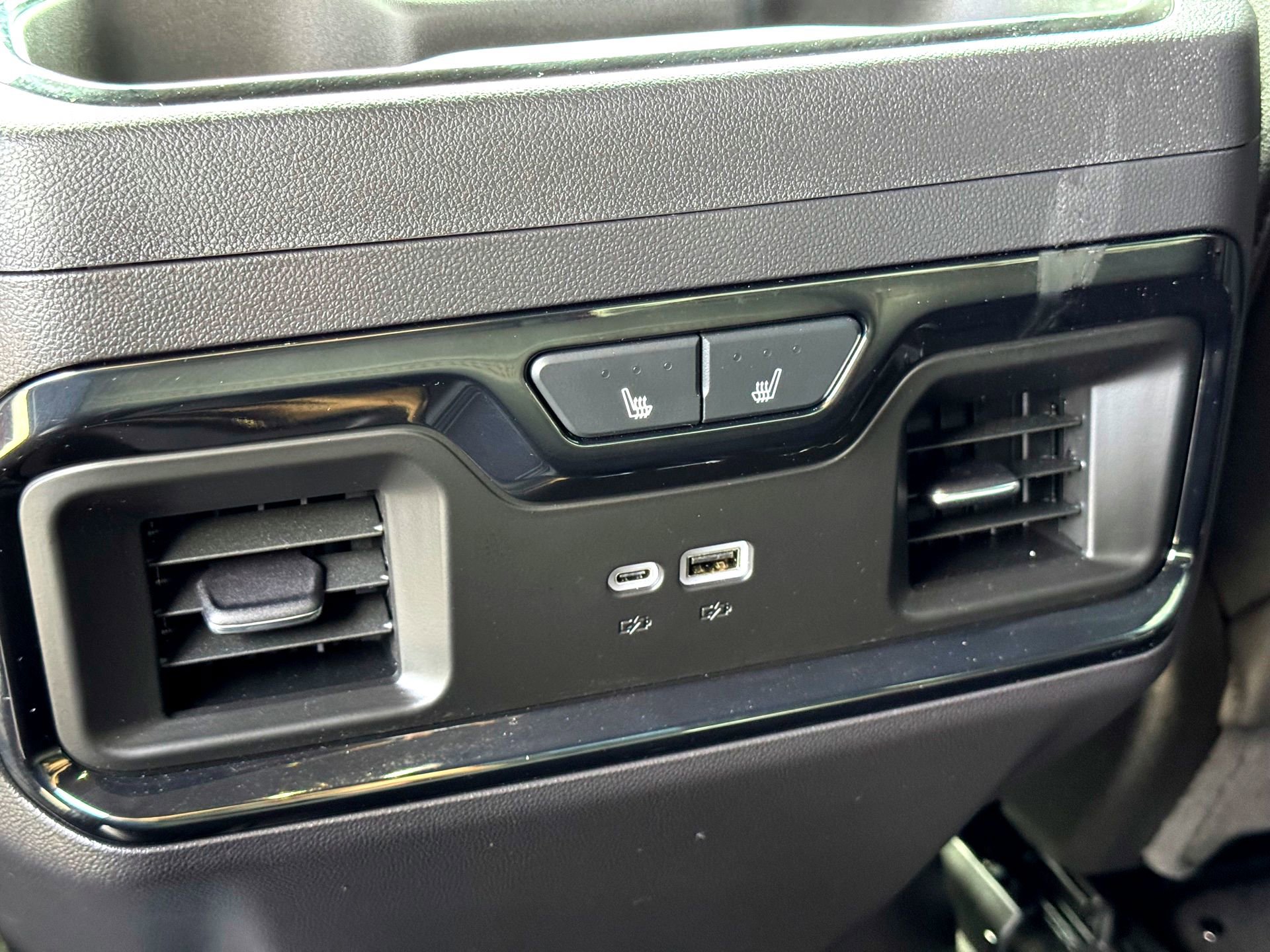 Used 2024 GMC Sierra 1500 AT4 w/ Technology Package image 22