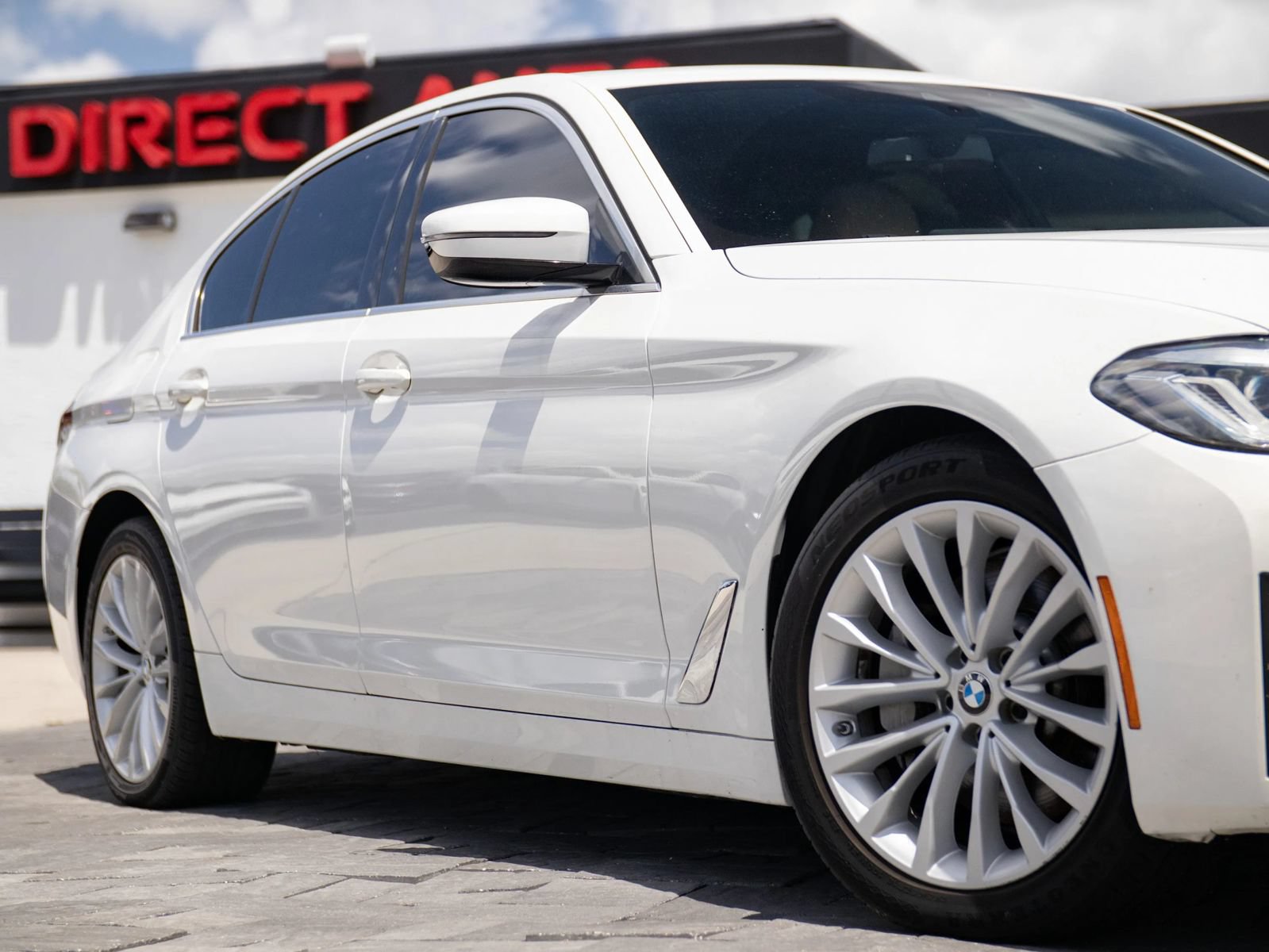 Used 2021 BMW 530i xDrive w/ Convenience Package AWD/4WD image 2