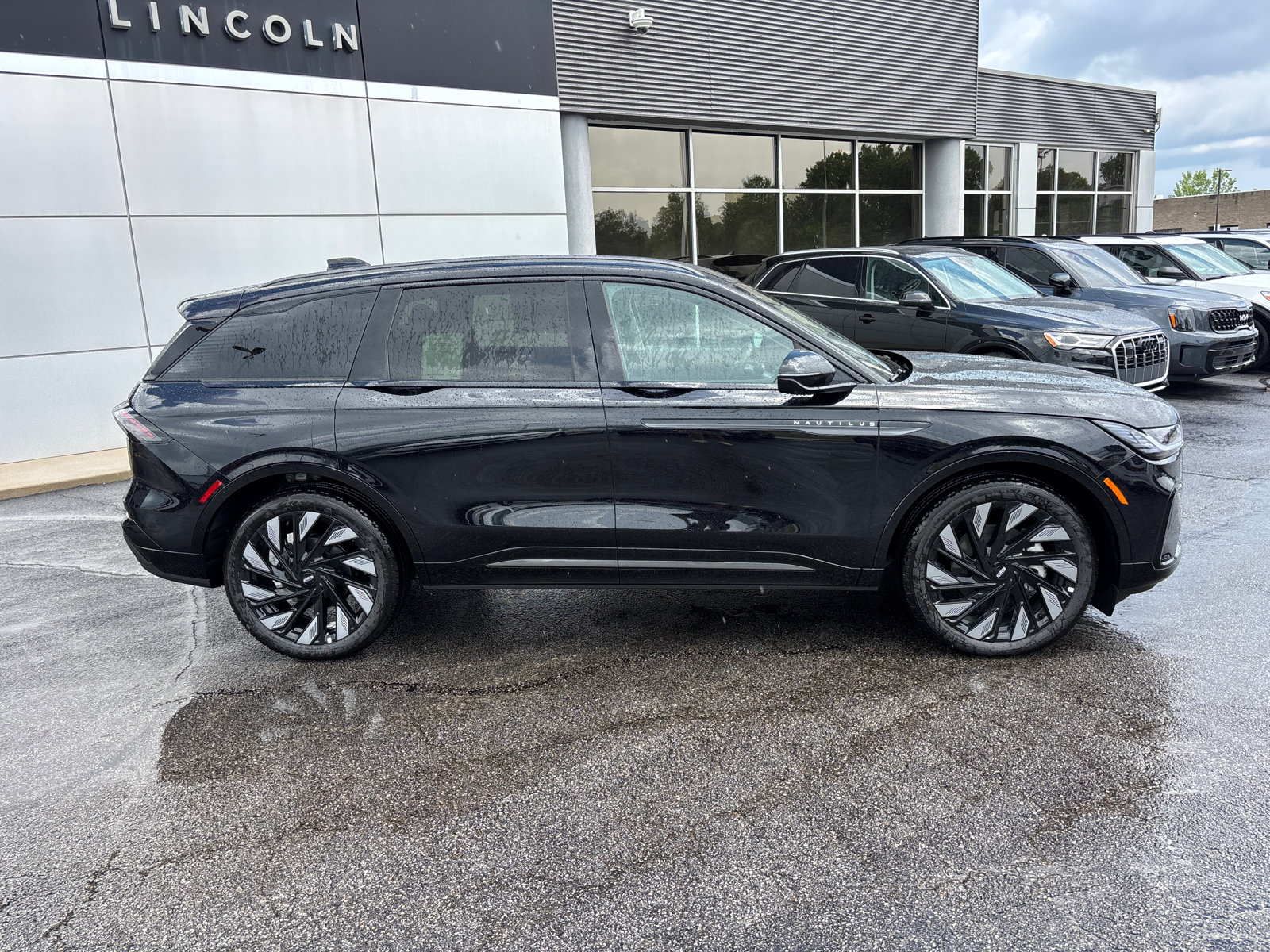 New 2026 Lincoln Nautilus Reserve w/ Jet Appearance Package AWD/4WD image 8