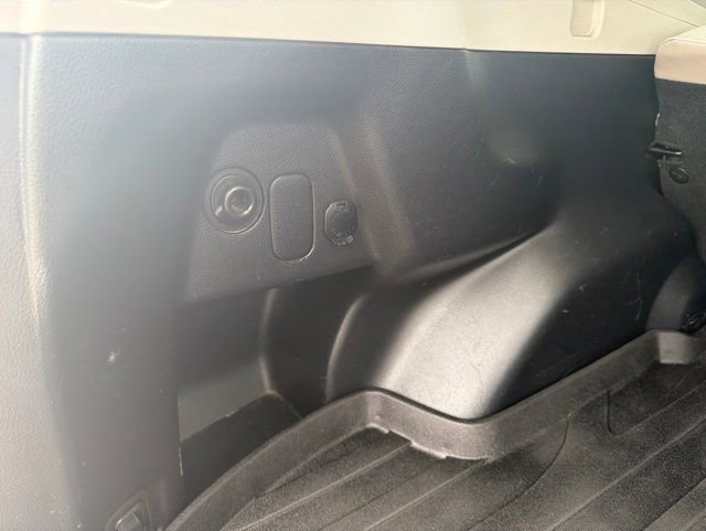 Used 2017 Subaru Forester 2.5i Limited AWD/4WD image 10