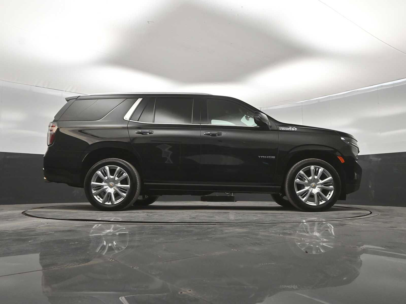 Used 2024 Chevrolet Tahoe High Country w/ Premium Package AWD/4WD image 40