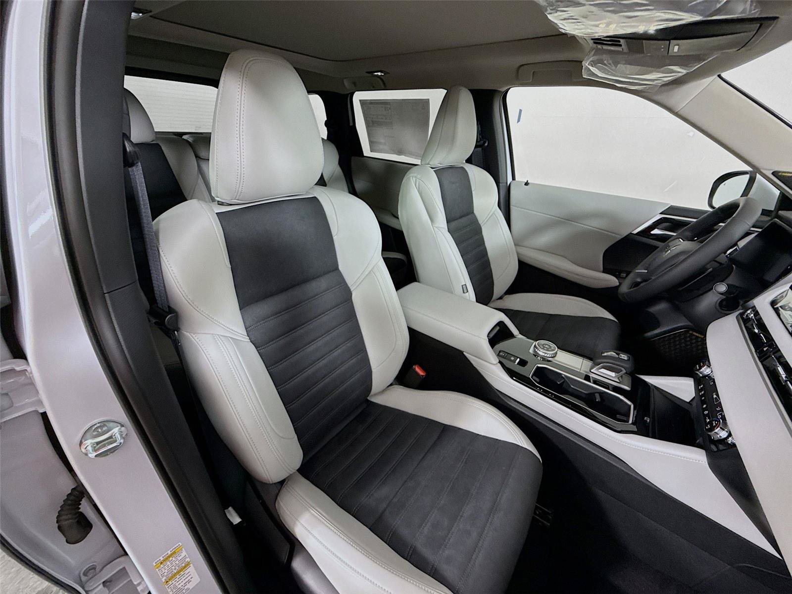 New 2026 Mitsubishi Outlander SE FWD image 26
