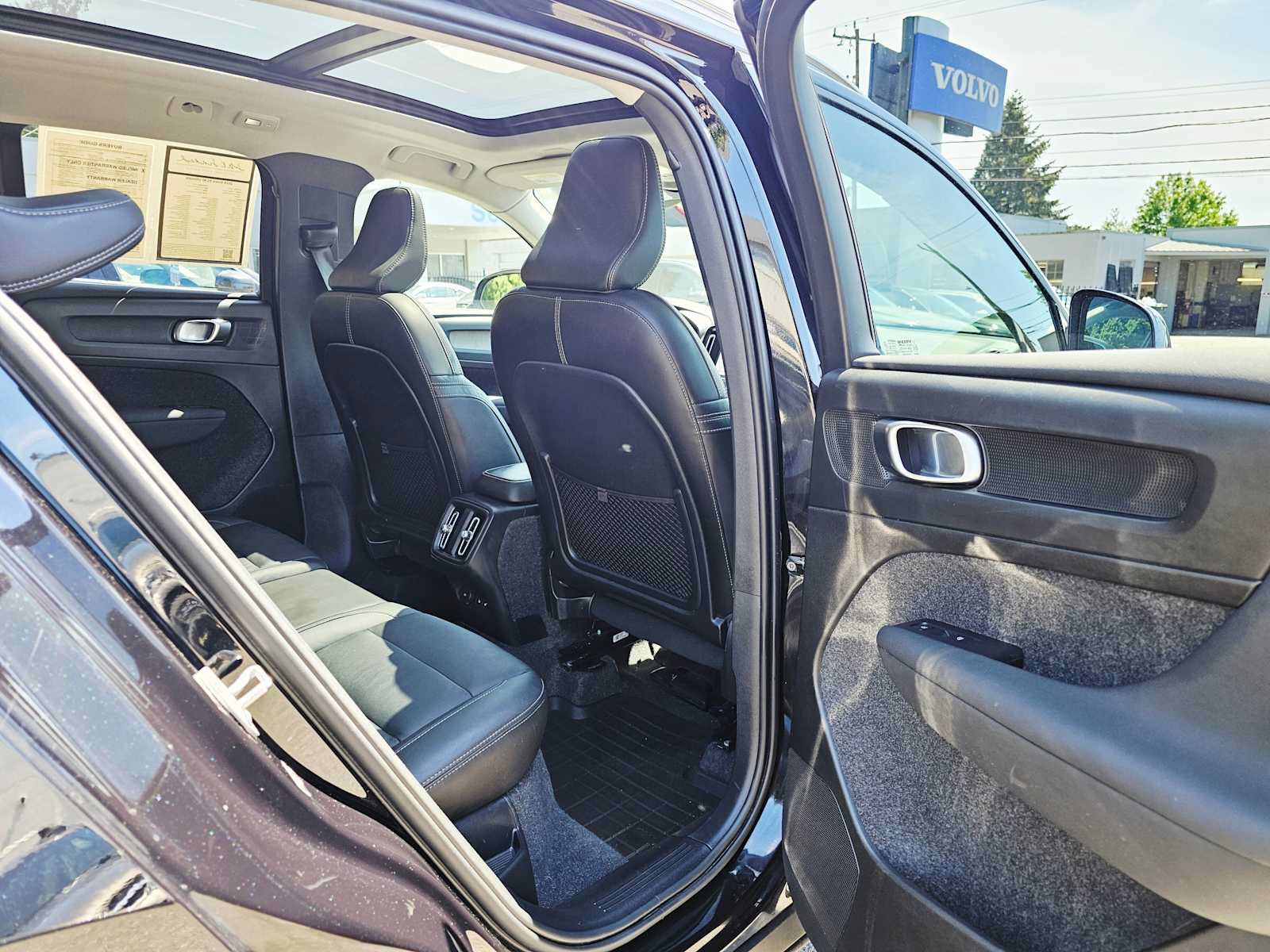 New 2026 Volvo XC40 B5 Ultra w/ Protection Package Premier AWD/4WD image 13