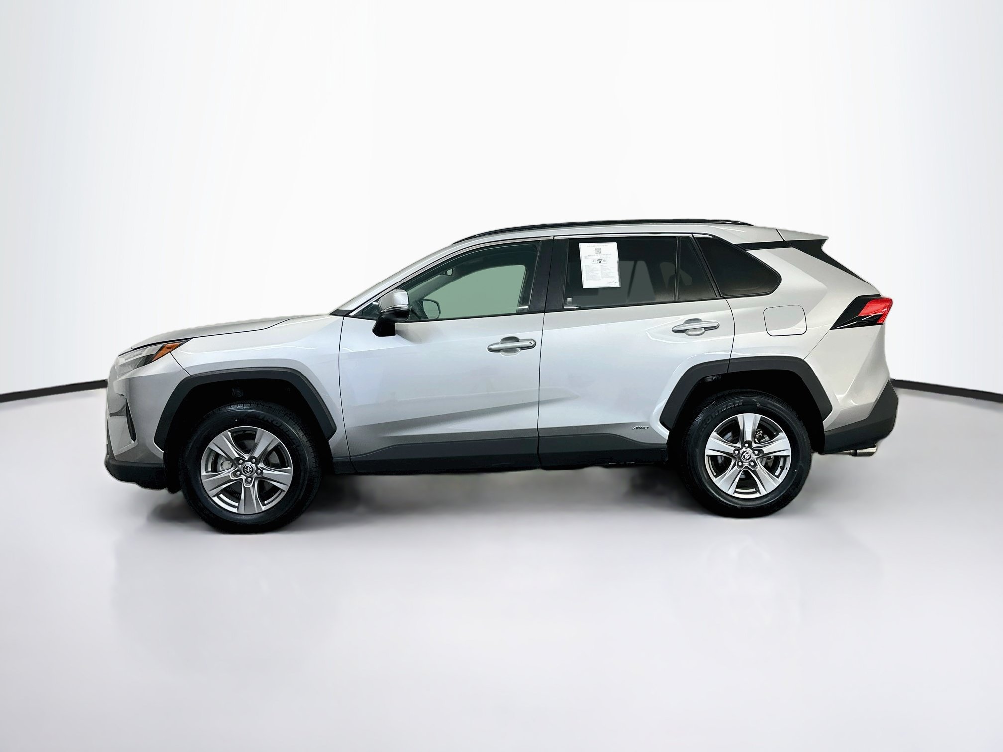 Used 2025 Toyota RAV4 XLE AWD/4WD image 4