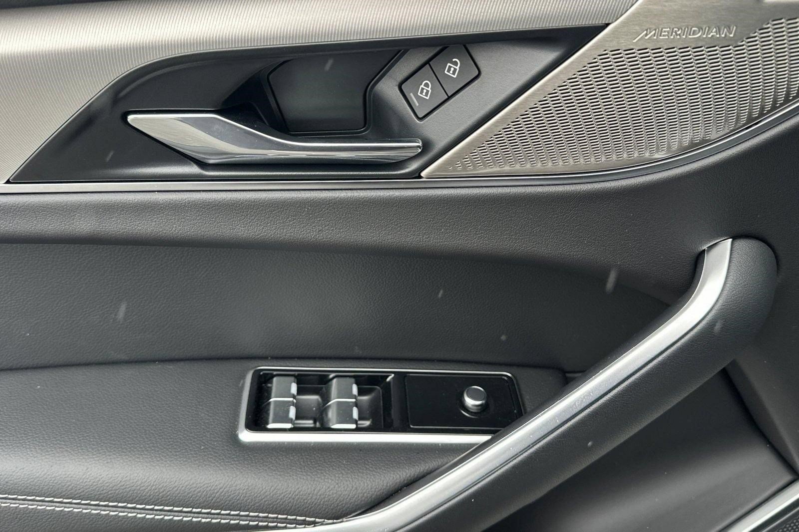 New 2025 Jaguar F-PACE R-Dynamic S AWD/4WD image 13