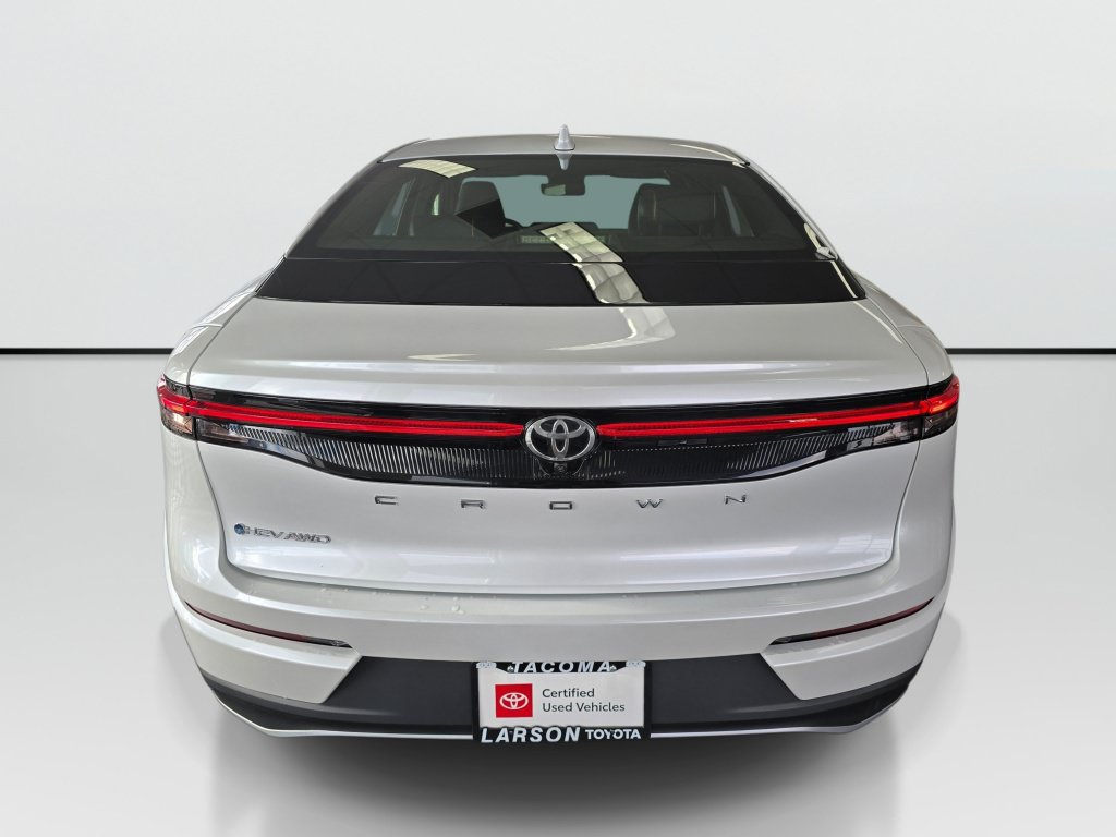 Used 2025 Toyota Crown AWD/4WD image 4