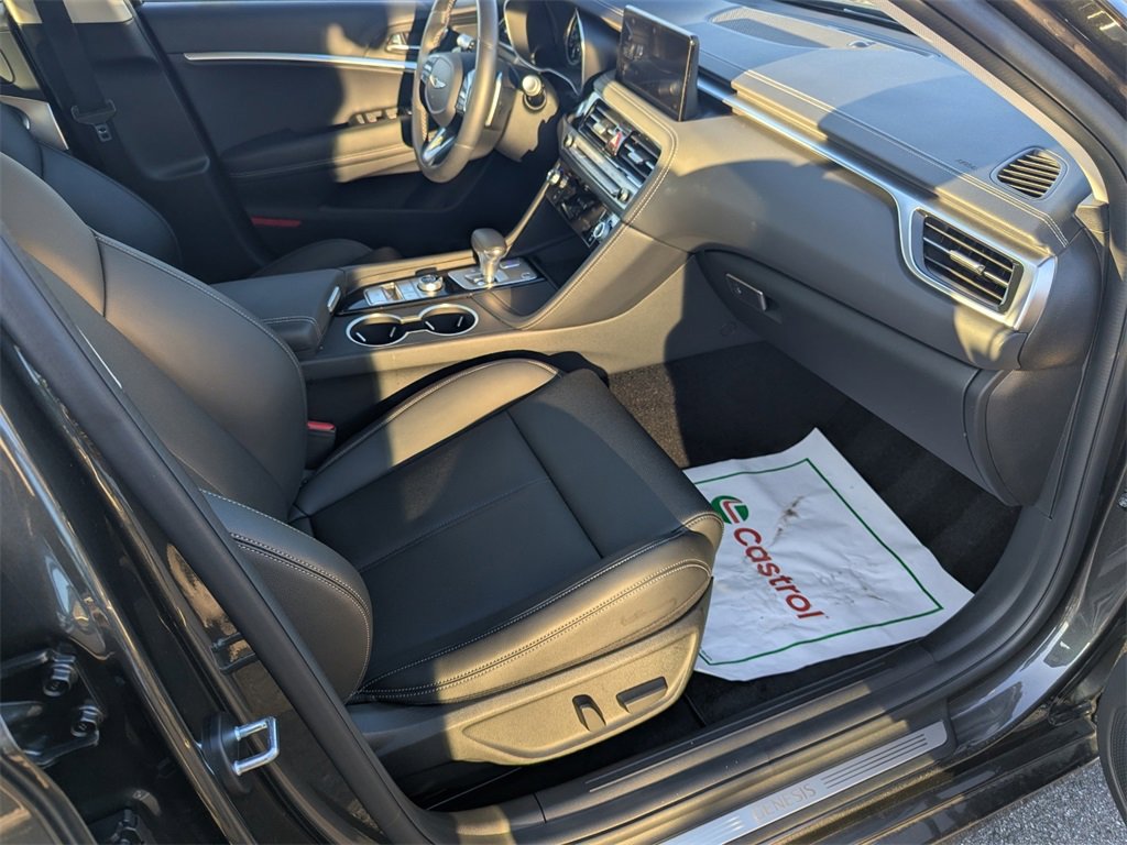 Used 2025 Genesis G70 2.5T image 12