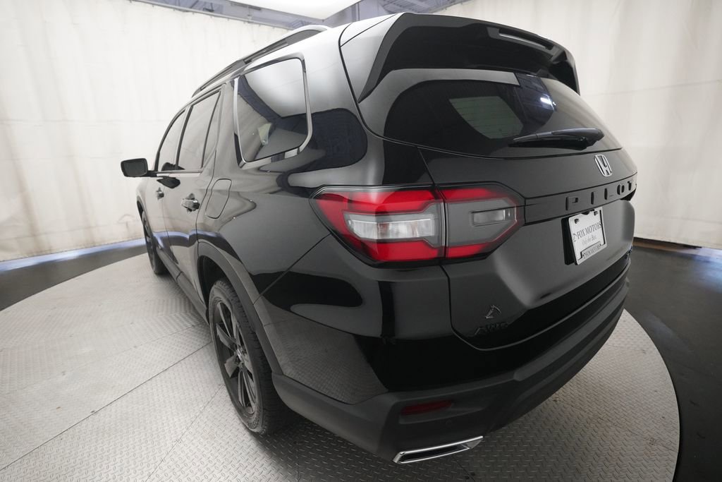 Certified 2025 Honda Pilot Black Edition image 37